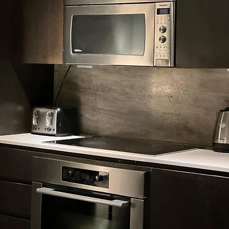 Dan Leckie Suites-3